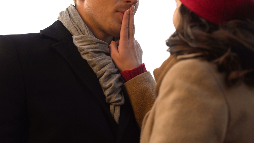 Podstatou silent datingu rozhodne nie je hovoriť, ba naopak